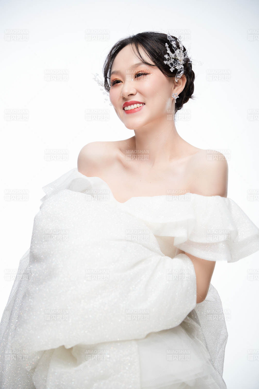 女性婚纱妆面图片