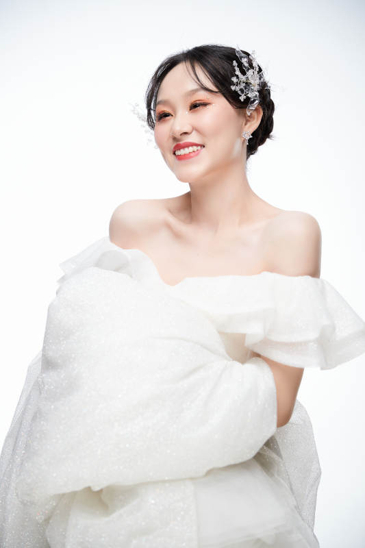 女性婚纱妆面图片