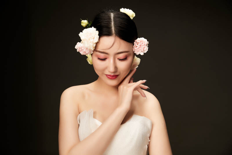 时尚亚洲女性婚纱妆面彩妆图片