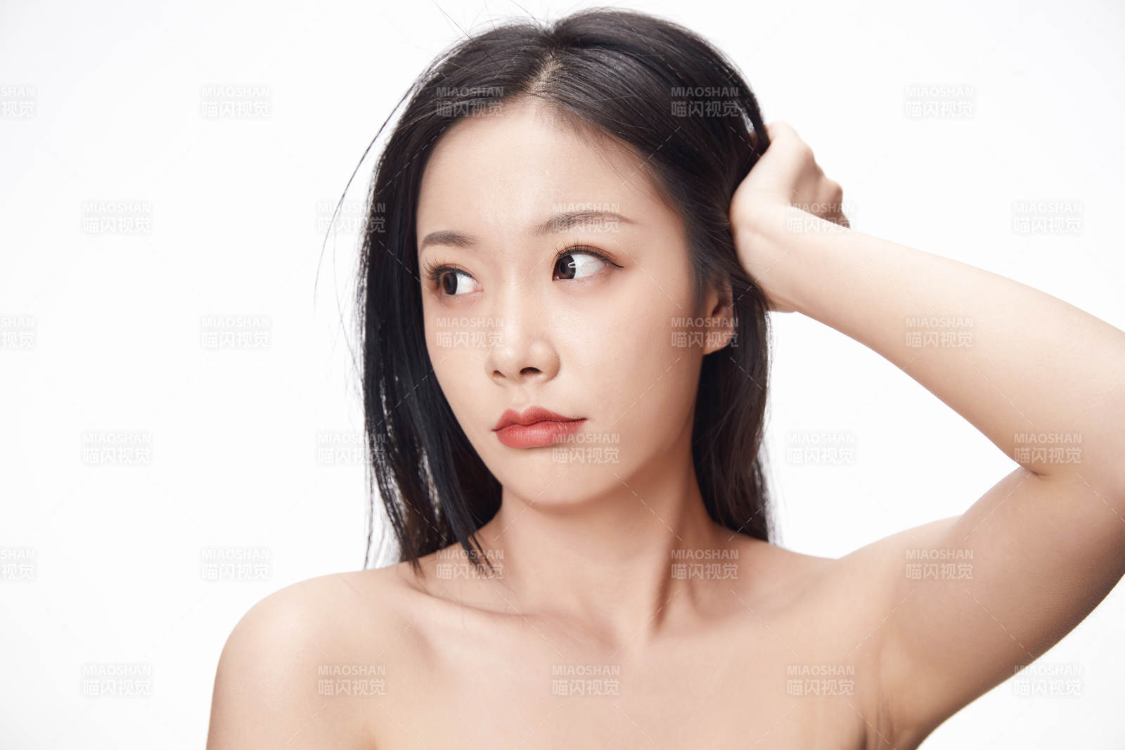 亚洲美女面部特写化妆护肤图片