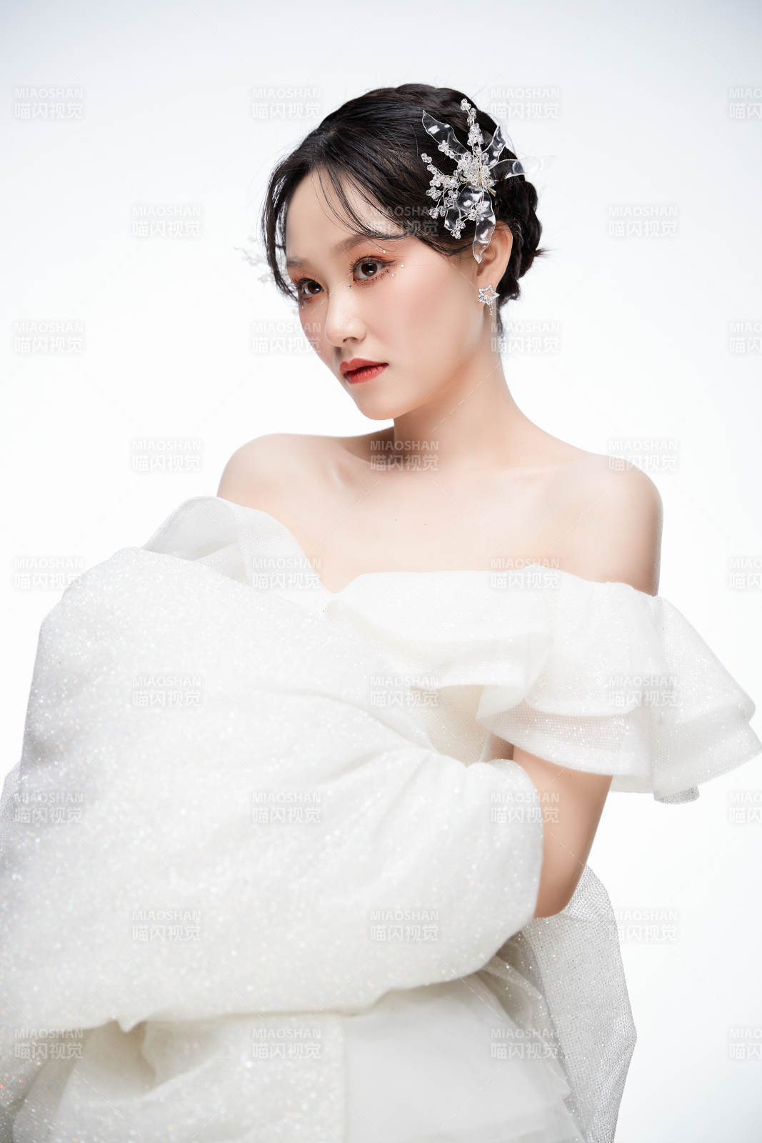 女性婚纱妆面图片