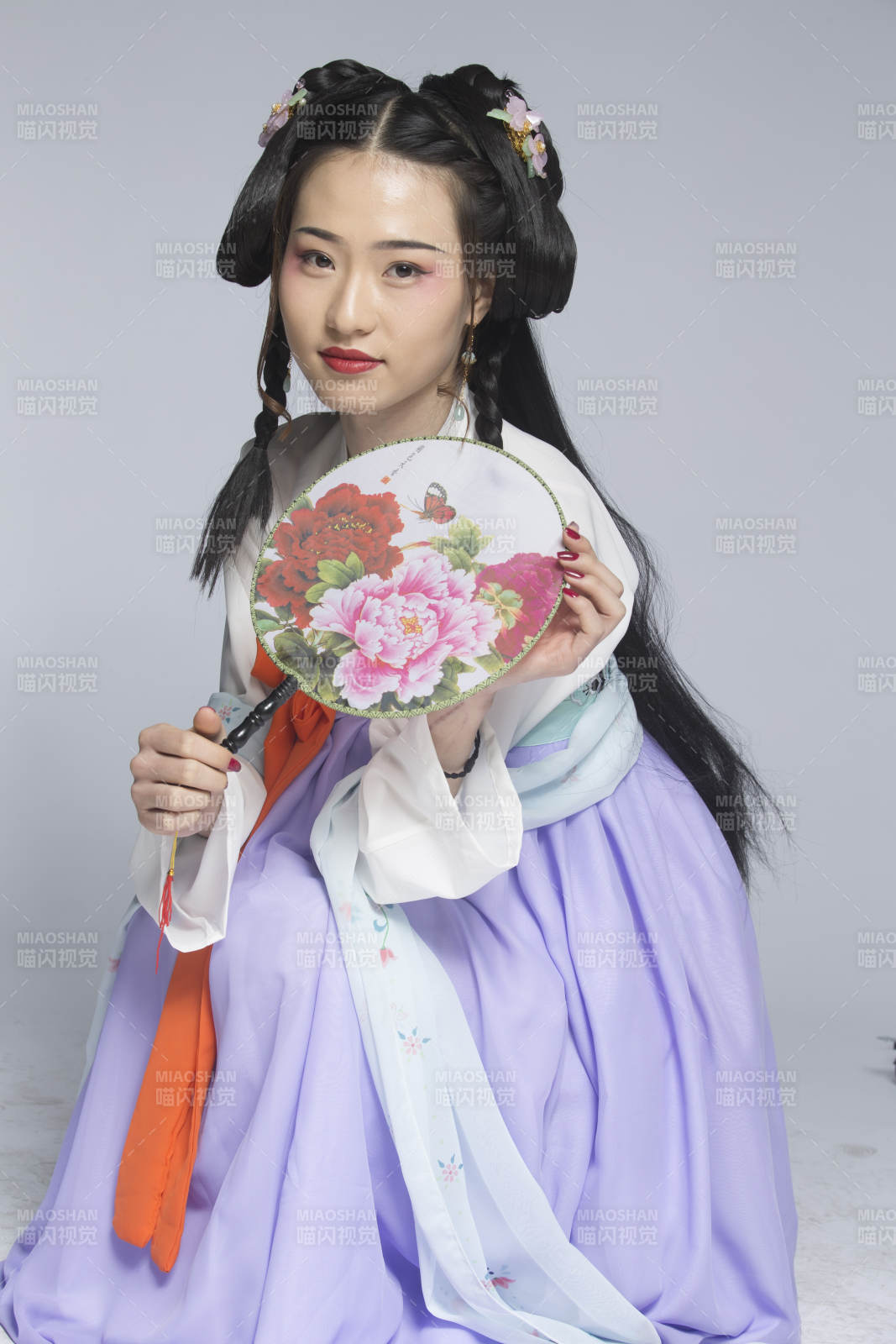 汉服风韵人像棚拍汉服少女图片