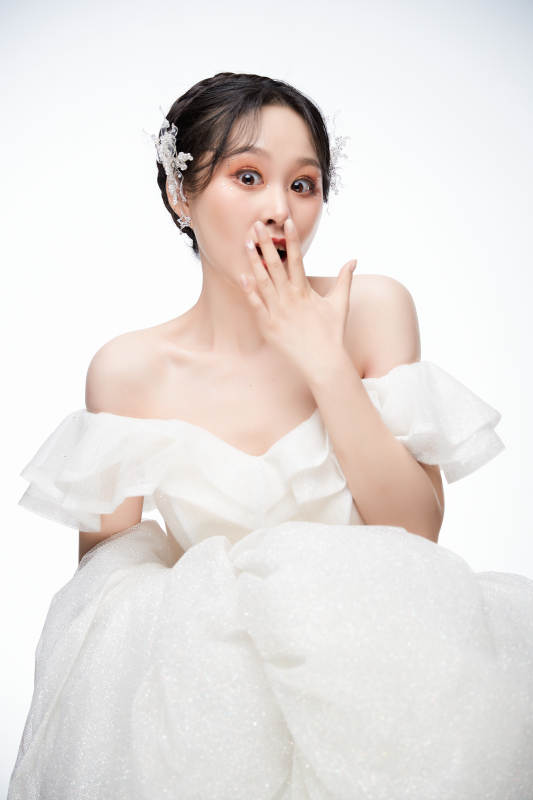 女性婚纱妆面图片