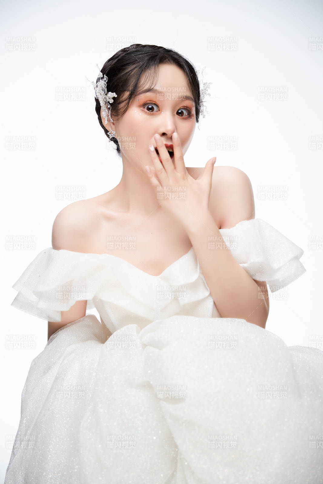 女性婚纱妆面图片