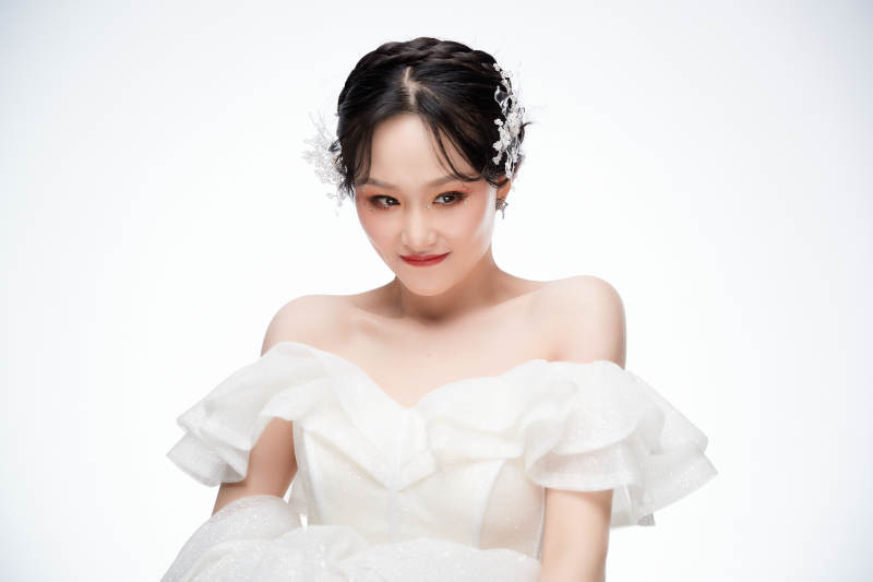 女性婚纱妆面图片