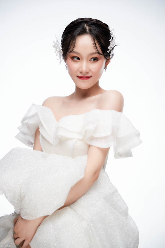 女性婚纱妆面图片