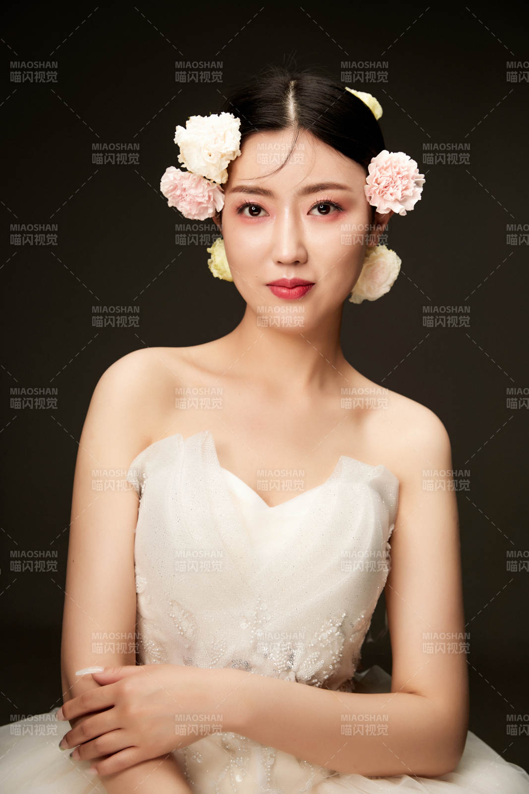 时尚亚洲女性婚纱妆面彩妆图片