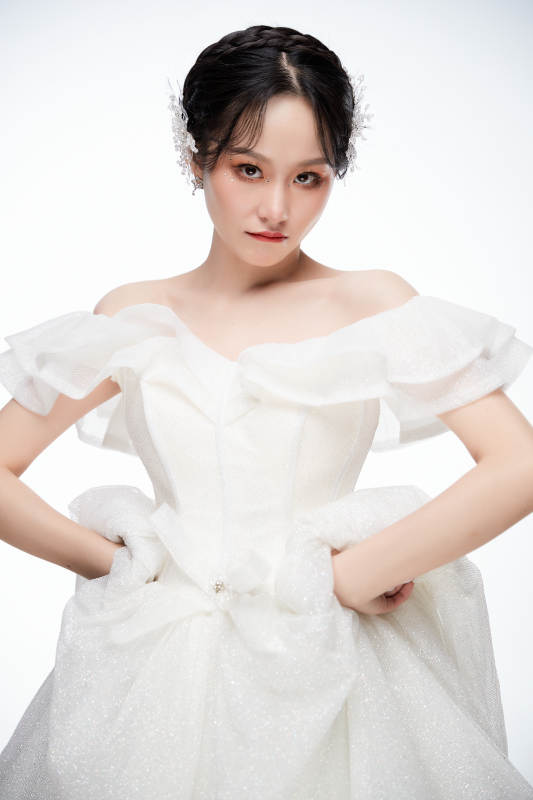 女性婚纱妆面图片