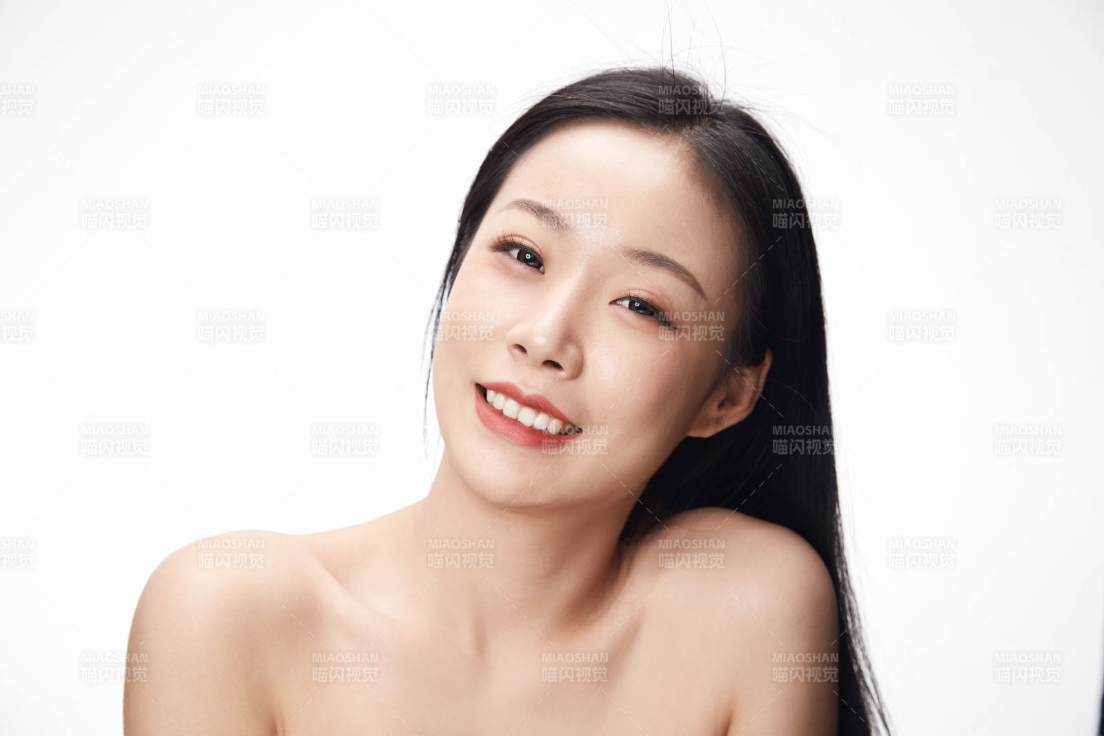 亚洲美女面部特写化妆护肤图片