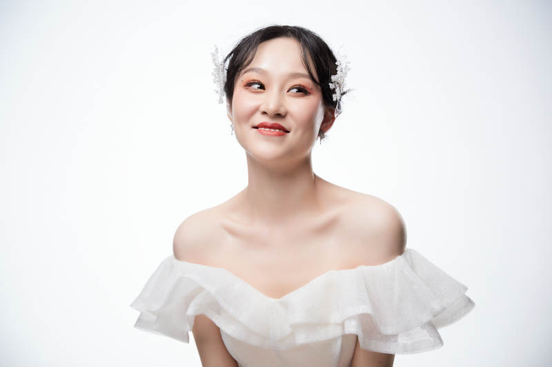 女性婚纱妆面图片