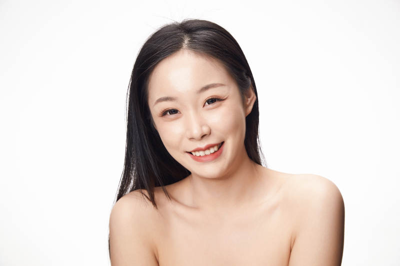 亚洲美女面部特写化妆护肤图片