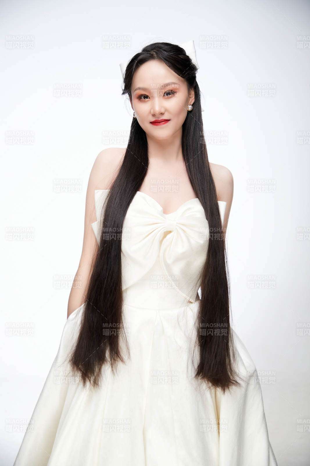 女性婚纱妆面图片