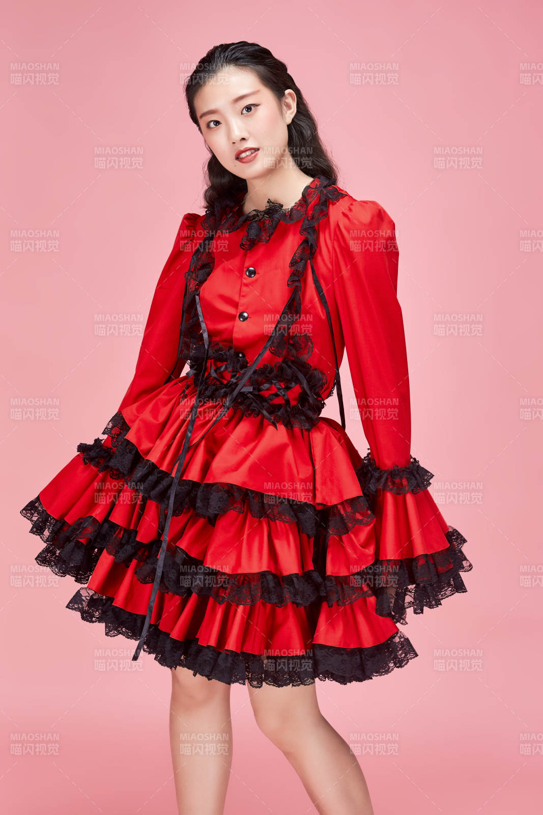 时尚彩妆女性妆面半身像图片