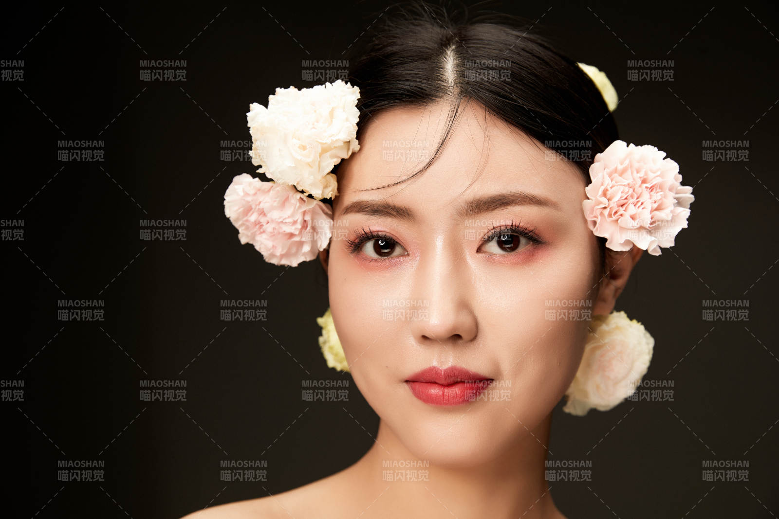 时尚亚洲女性婚纱妆面彩妆图片