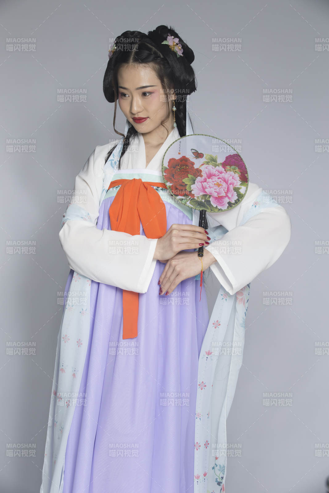 汉服风韵人像棚拍汉服少女图片