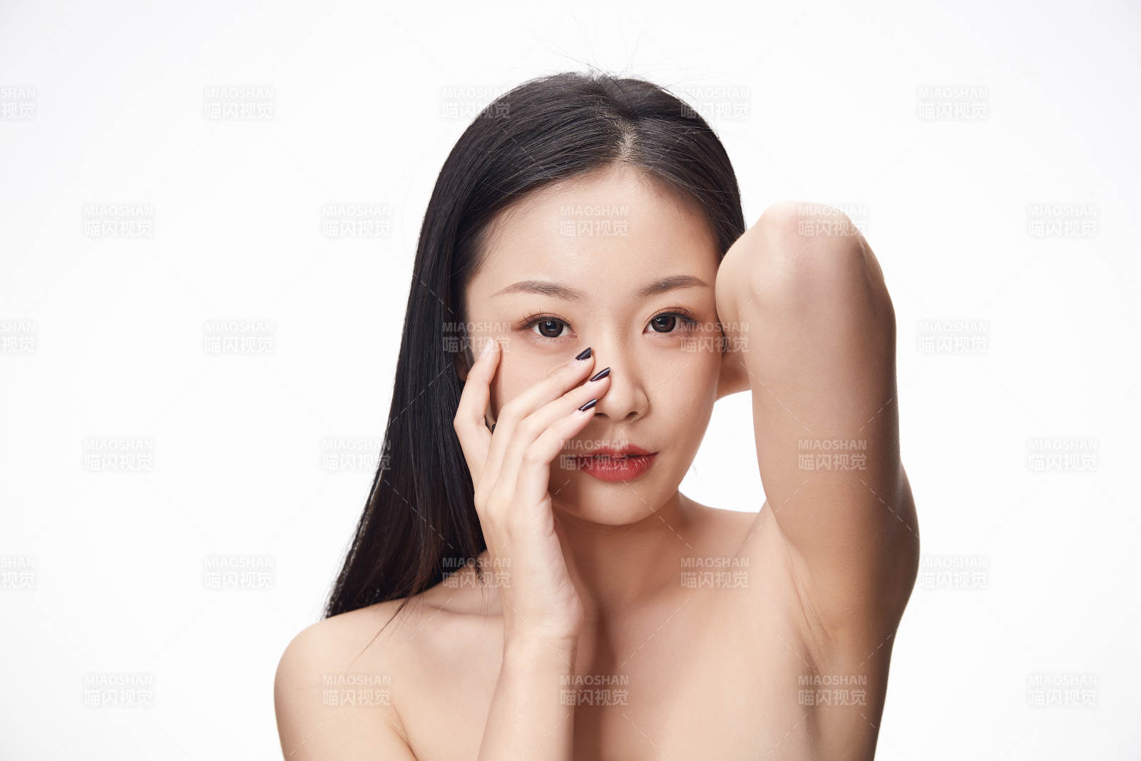 亚洲美女面部特写化妆护肤图片