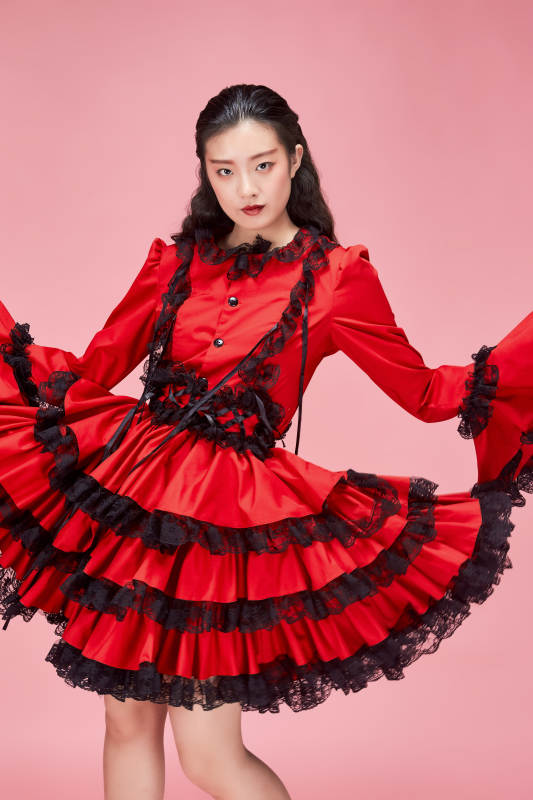 时尚彩妆女性妆面半身像图片