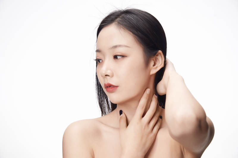 亚洲美女面部特写化妆护肤图片