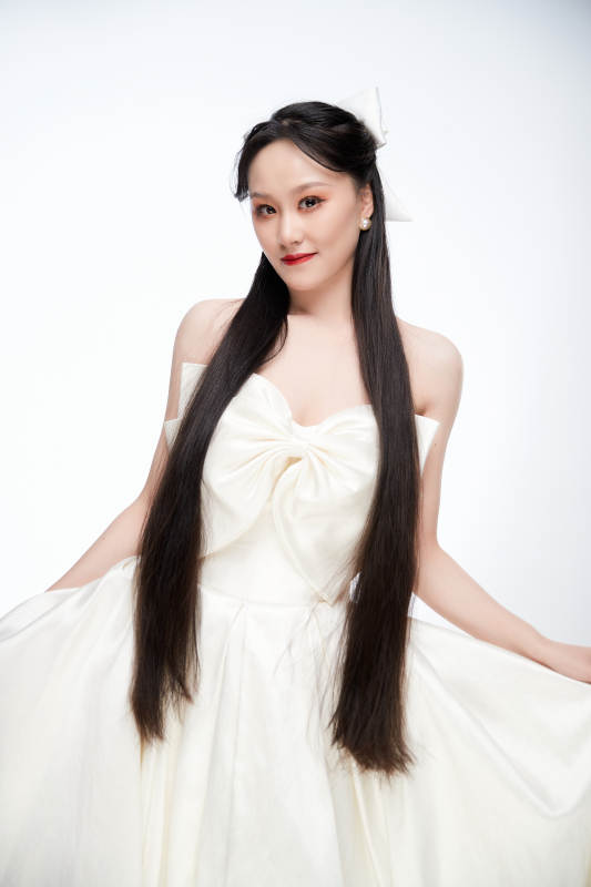 女性婚纱妆面图片