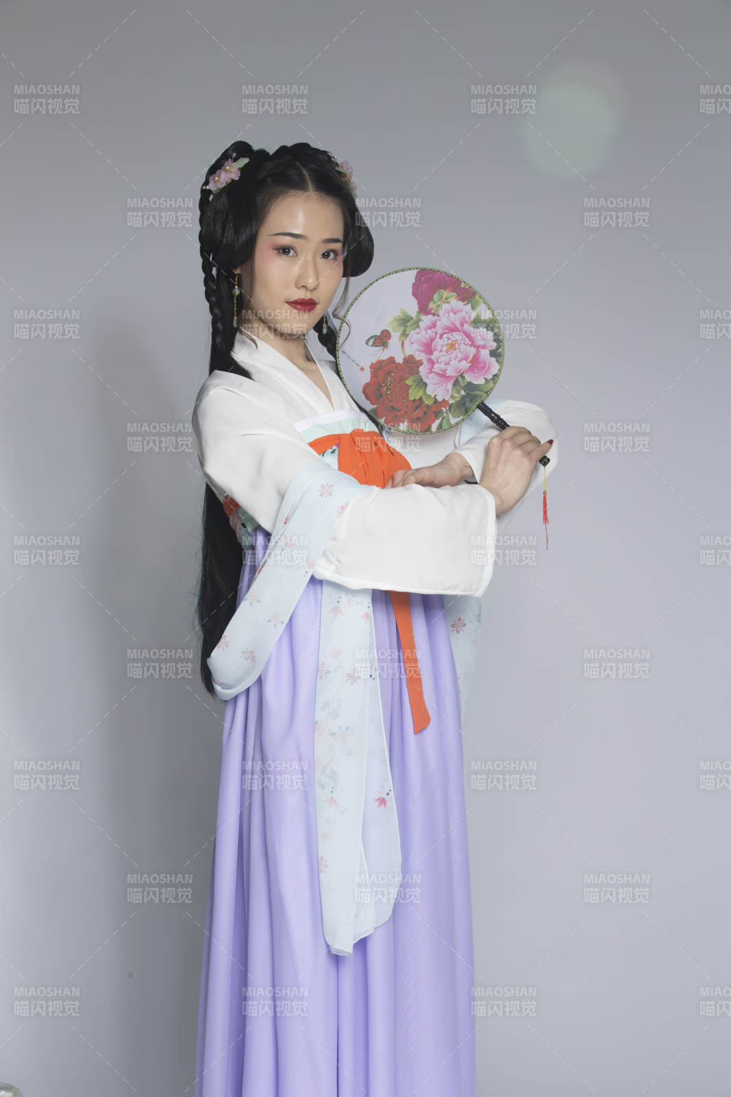 汉服风韵人像棚拍汉服少女图片