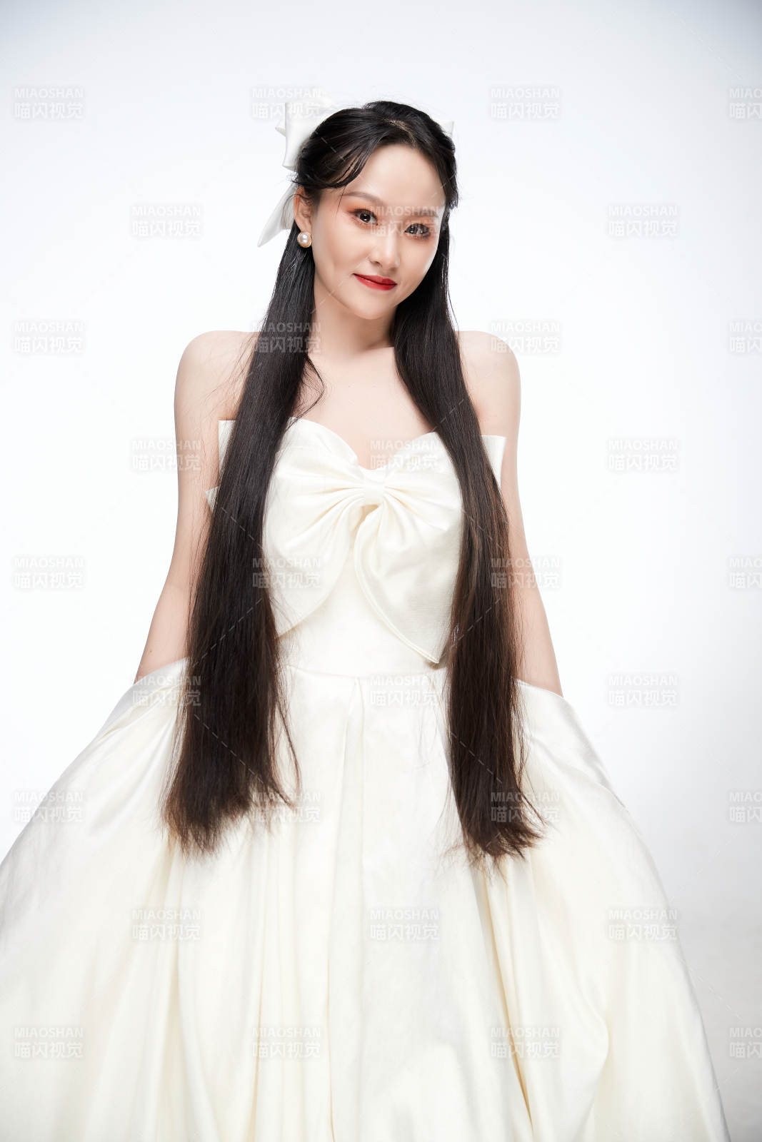 女性婚纱妆面图片