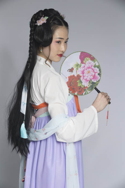 汉服风韵人像棚拍汉服少女图片
