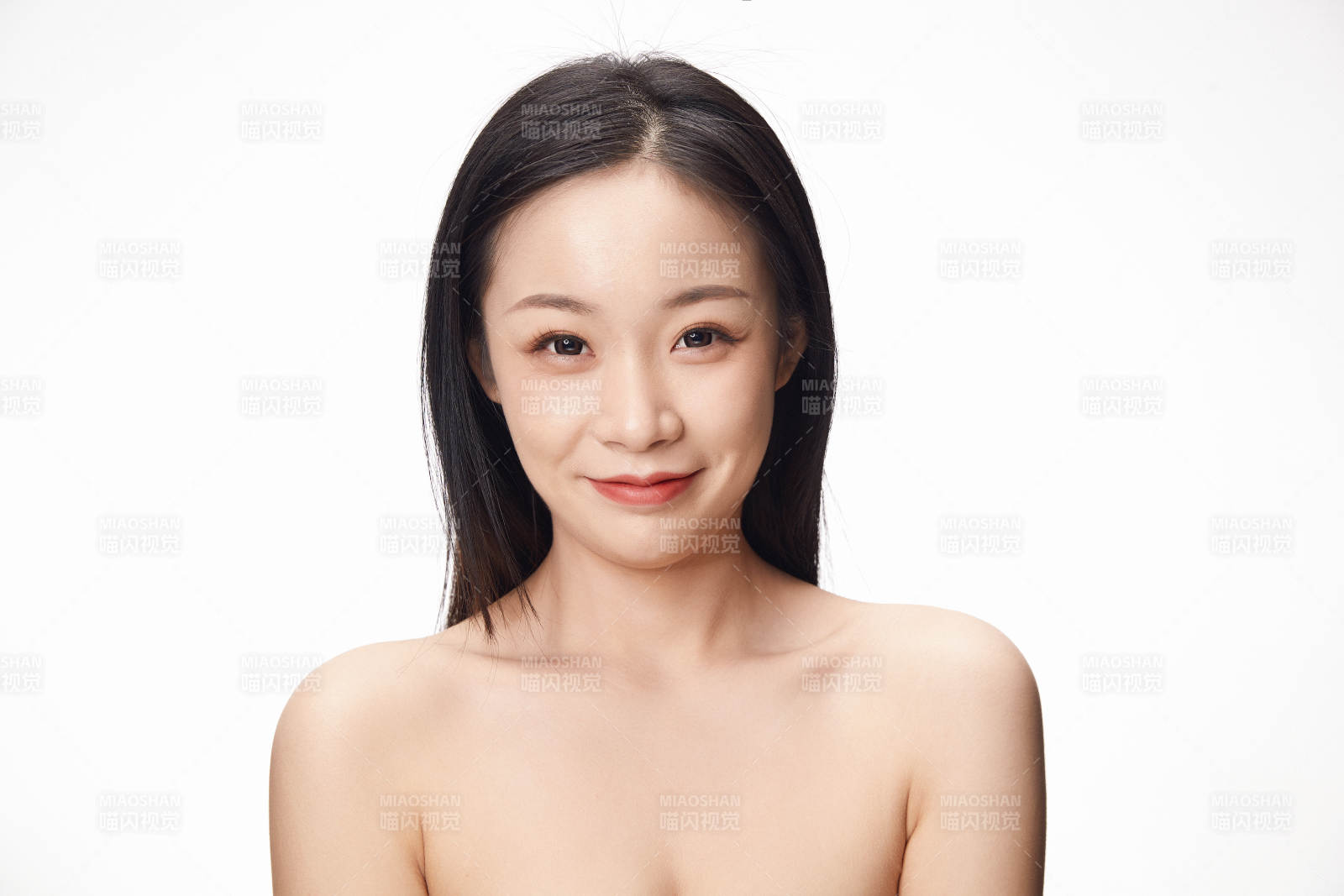亚洲美女面部特写化妆护肤图片