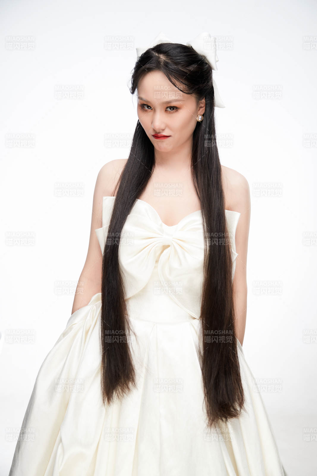 女性婚纱妆面图片