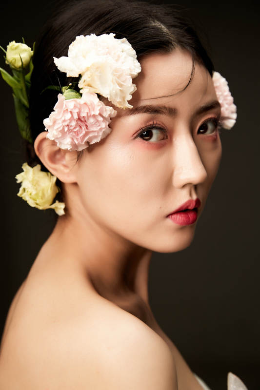 时尚亚洲女性婚纱妆面彩妆图片