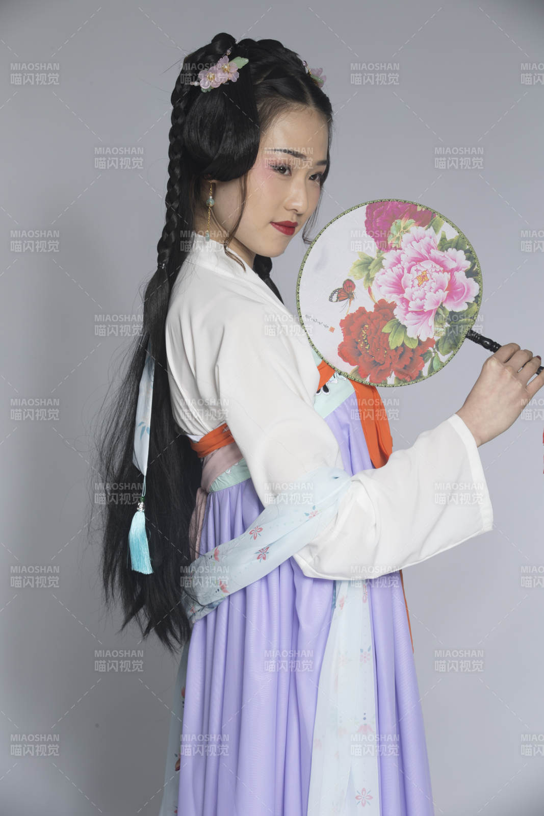 汉服风韵人像棚拍汉服少女图片