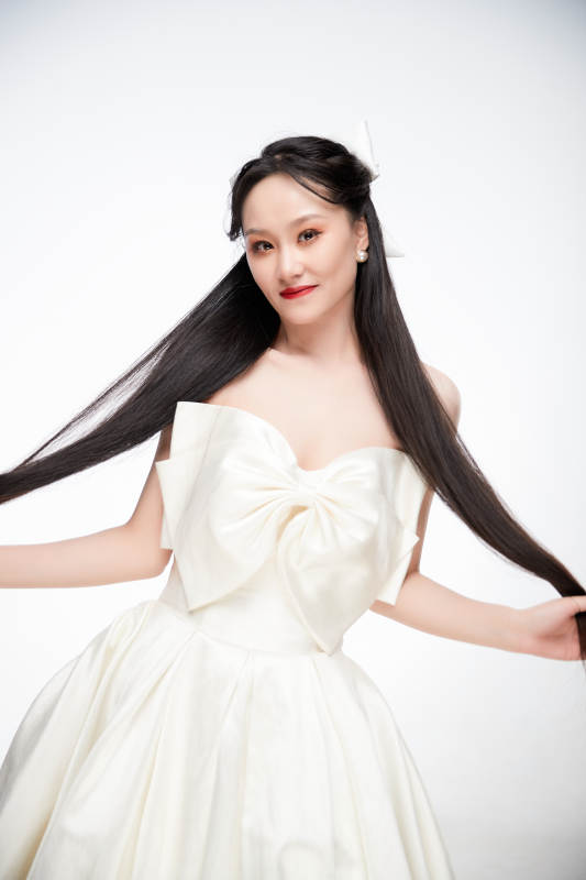 女性婚纱妆面图片