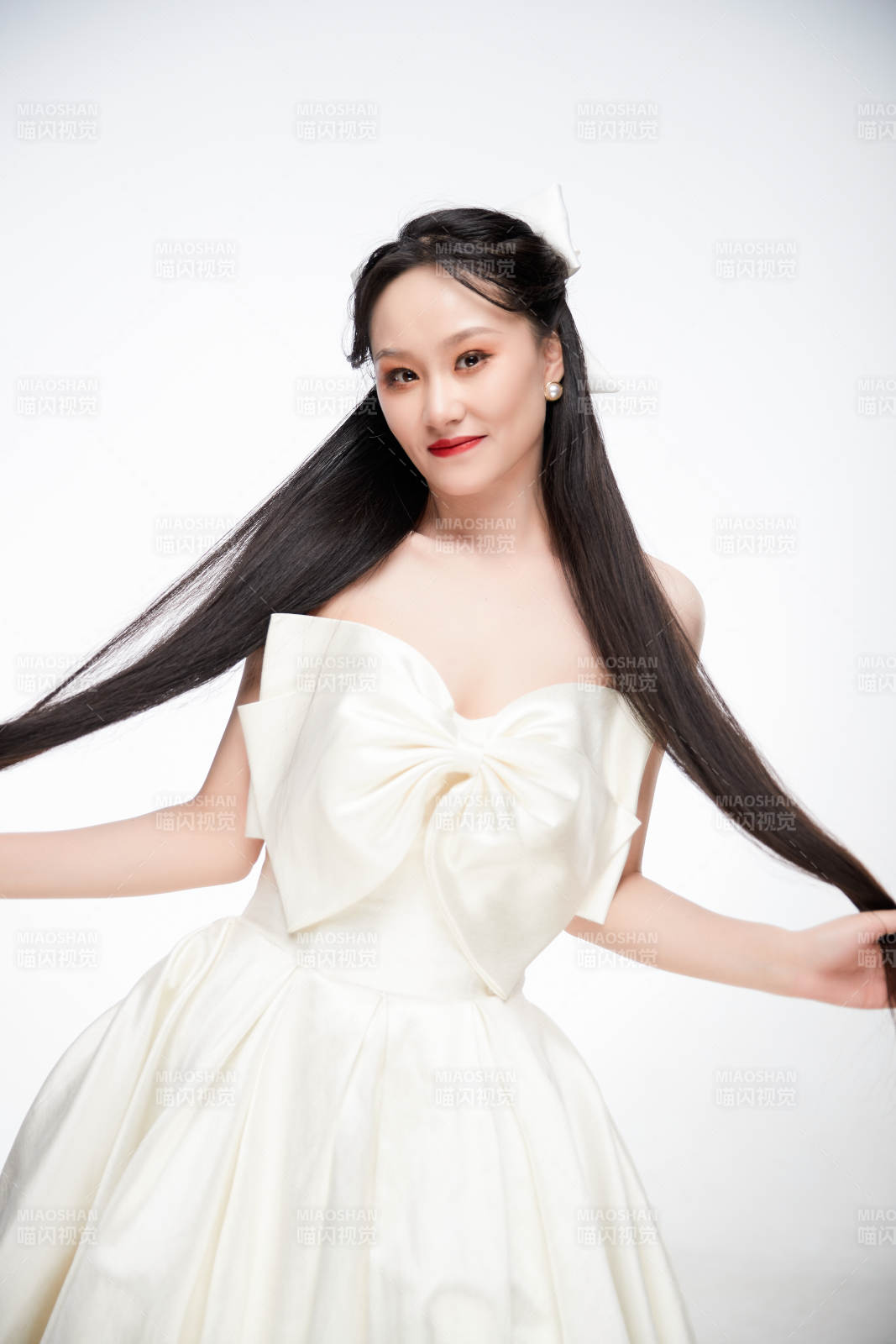 女性婚纱妆面图片