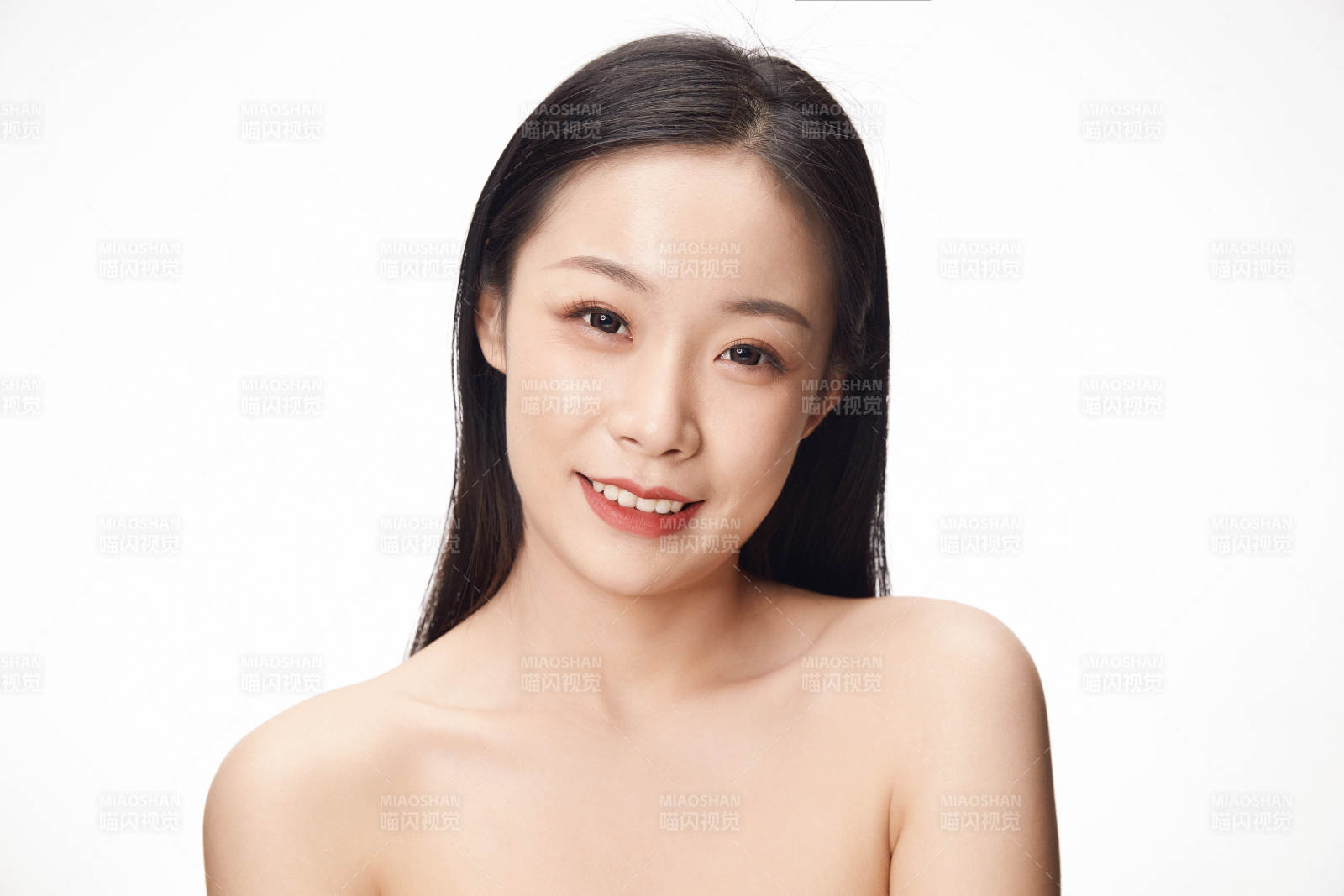 亚洲美女面部特写化妆护肤图片