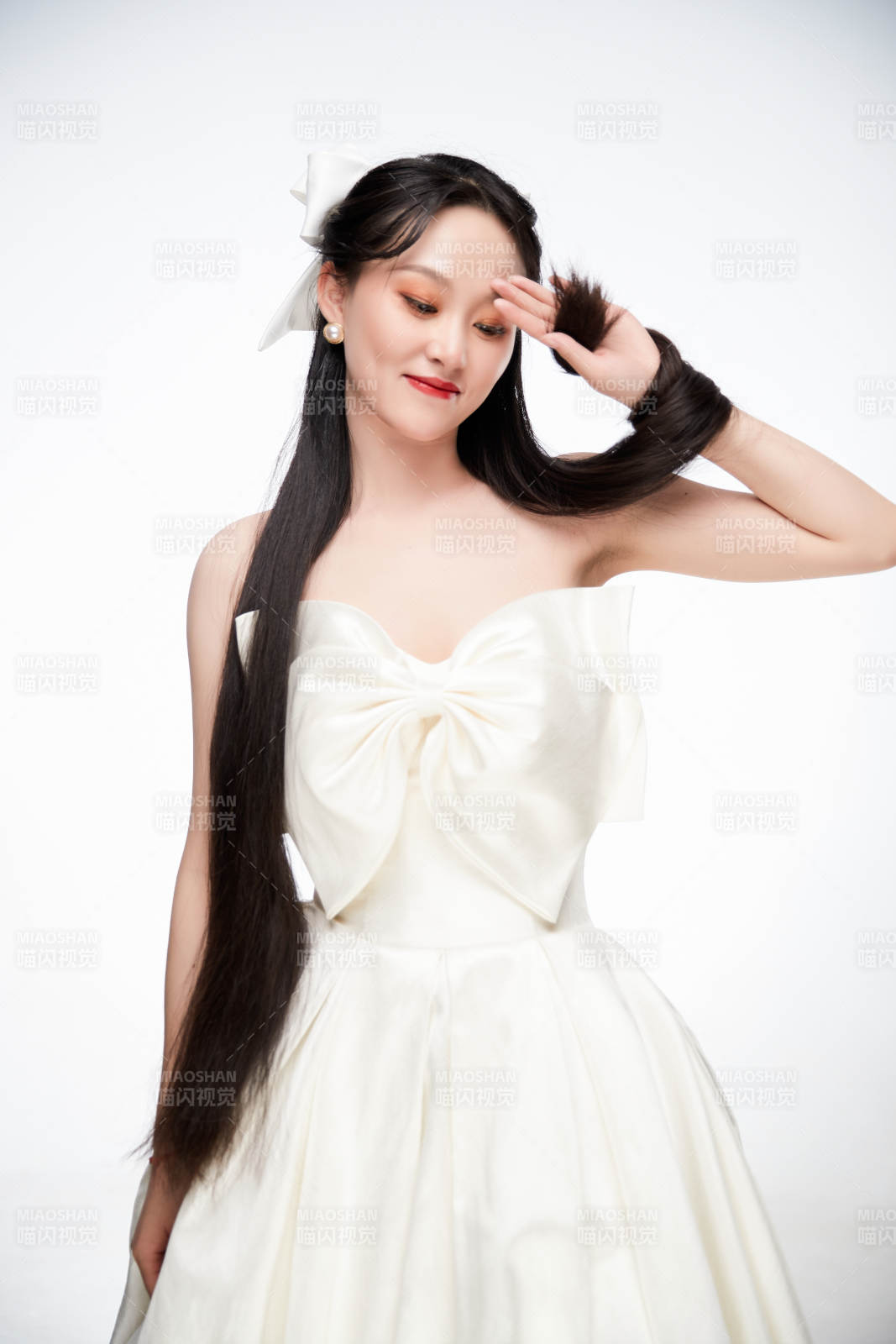 女性婚纱妆面图片