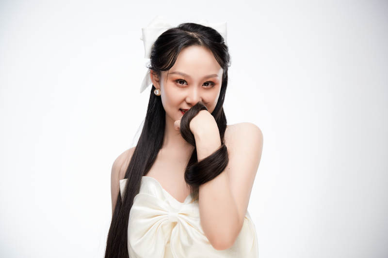 女性婚纱妆面图片