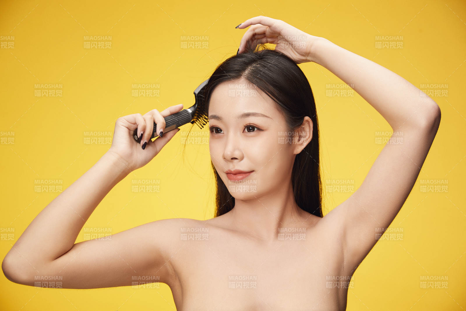 亚洲美女面部特写化妆护肤图片