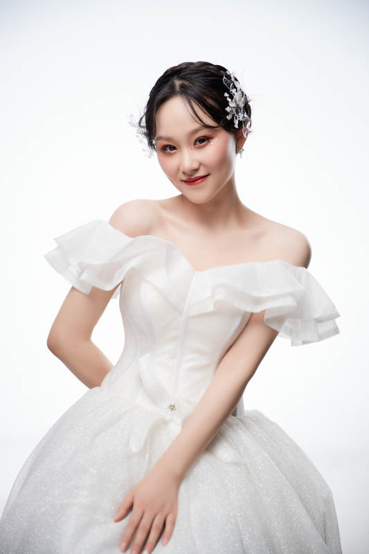女性婚纱妆面图片