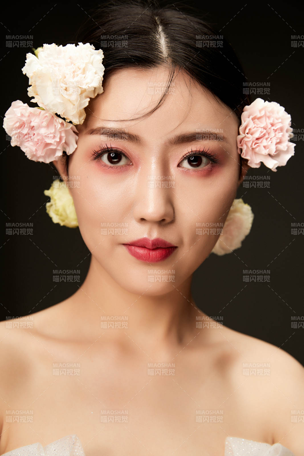 时尚亚洲女性婚纱妆面彩妆图片