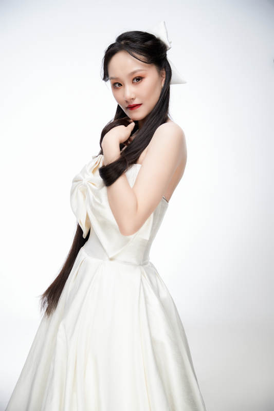 女性婚纱妆面图片