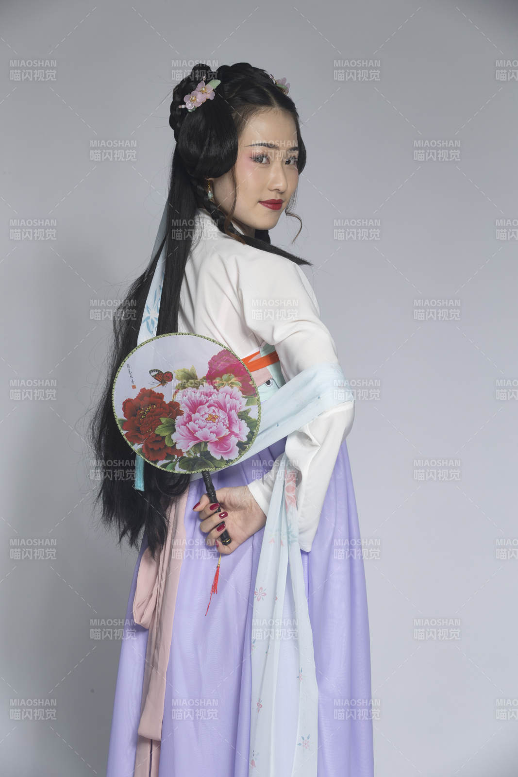 汉服风韵人像棚拍汉服少女图片