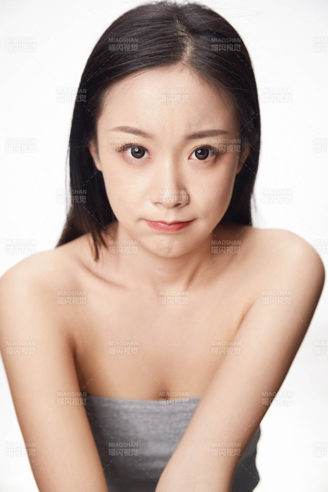 亚洲美女面部特写化妆护肤图片