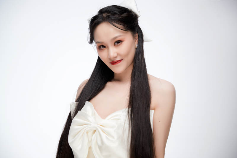 女性婚纱妆面图片