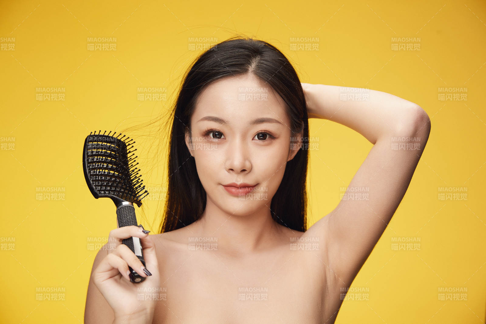 亚洲美女面部特写化妆护肤图片