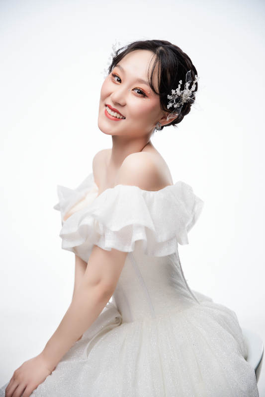 女性婚纱妆面图片