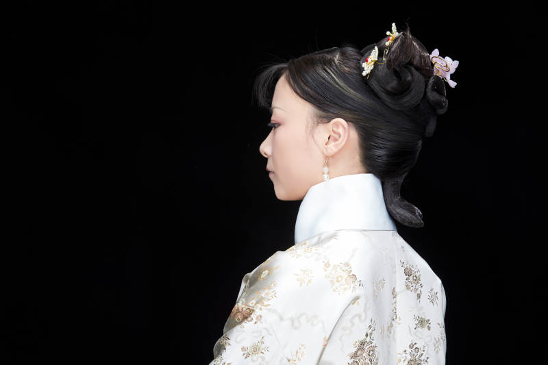 黑色背景下的清代女性古装造型清朝古装图片