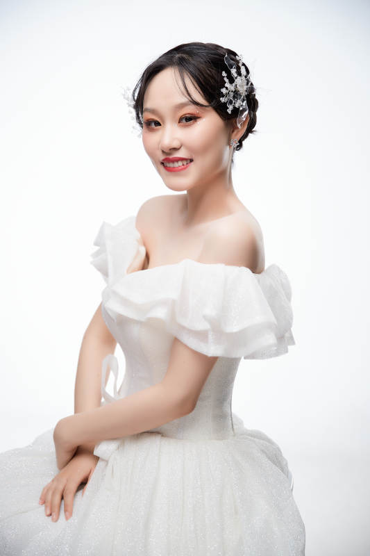 女性婚纱妆面图片