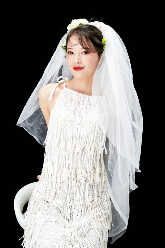 黑色背景下的美妆新娘彩妆人像图片