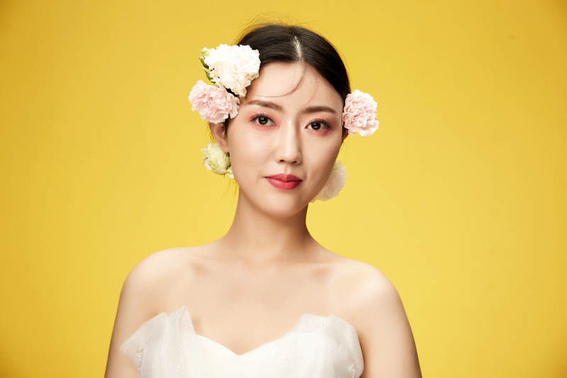 时尚亚洲女性婚纱妆面彩妆图片