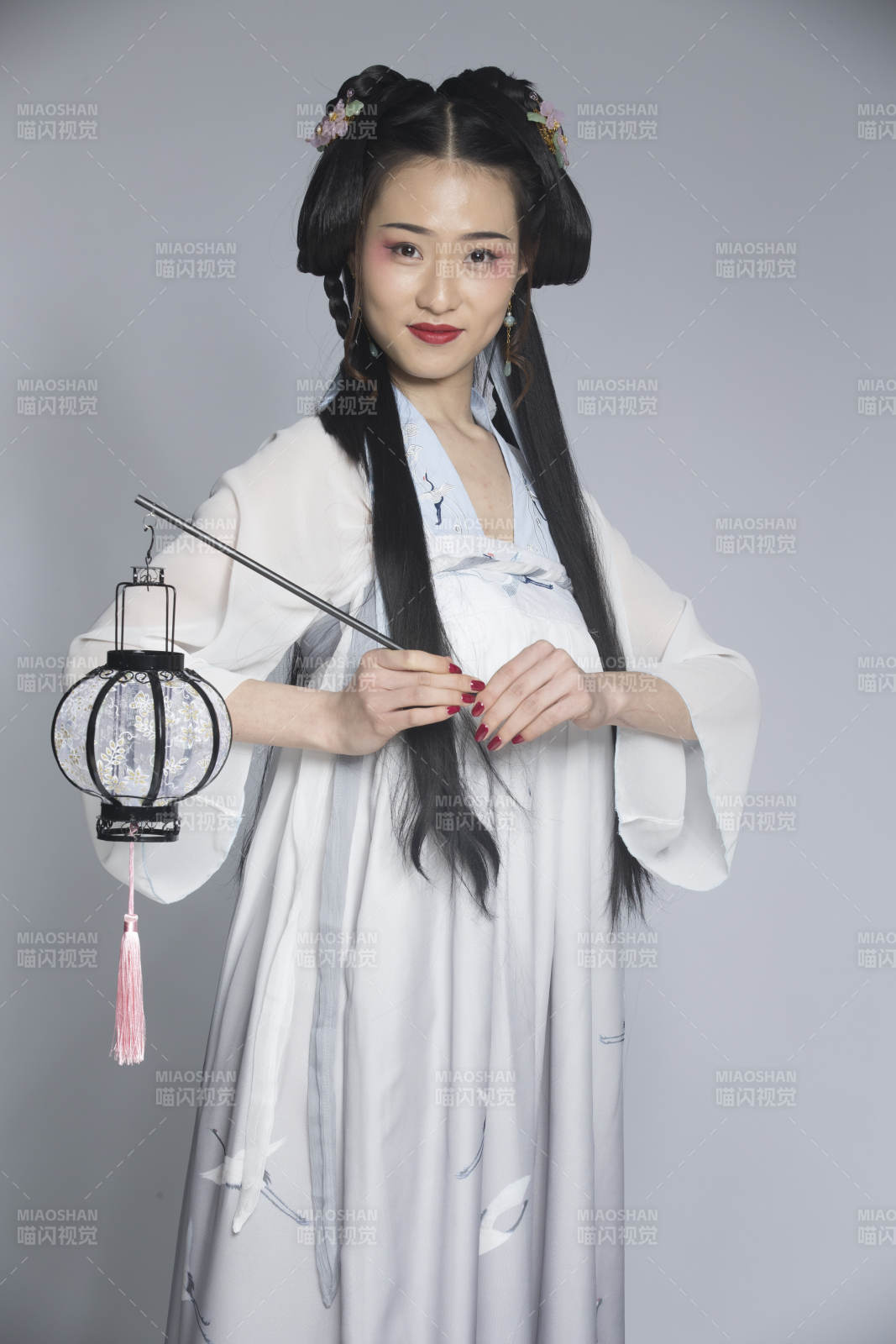 汉服风韵人像棚拍汉服少女图片