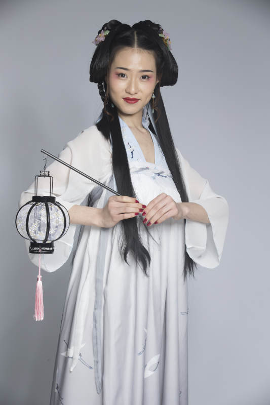 汉服风韵人像棚拍汉服少女图片